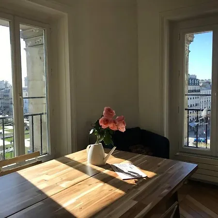 Haussmanien, Lumineux A Paris Apartment *